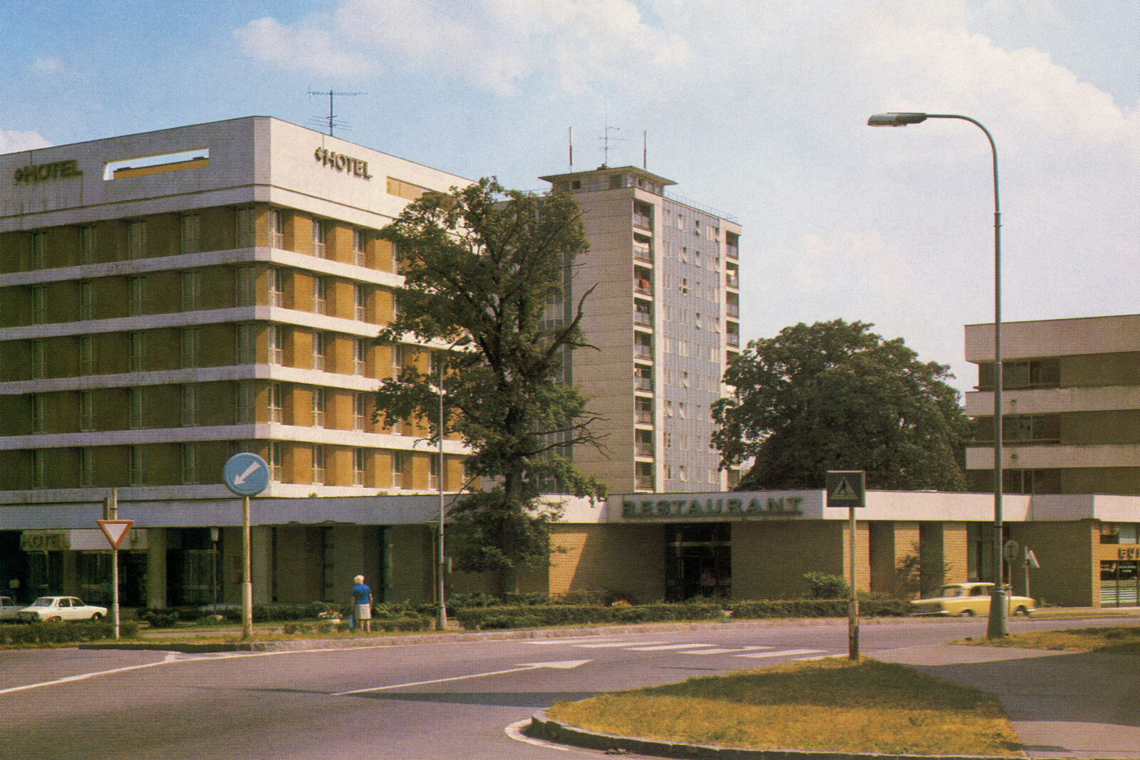 POHLEDOS Pohlednice Pohled Panelák Paneláky Sídliště Chrudim Hotel Družba